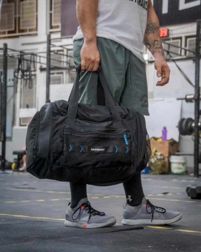 BAGSMART Gym Bag for Men & Women, Sports Travel Duffel Bag Carry-on Bag, Lightweight Weekend Overnight Bag with Shoe Compartment & Wet Pocket, Water-resistant Workout Duffle Bag for Travel Gym -Black - Image 3